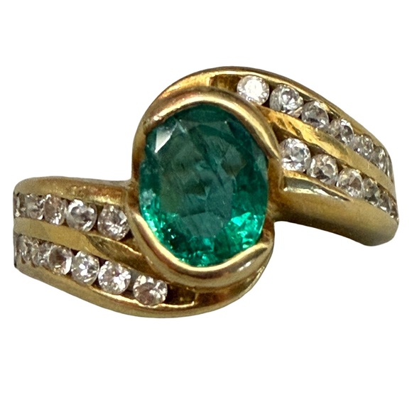 Solid 18k Gold Emerald Ring with Diamonds! - Picture 11 of 16